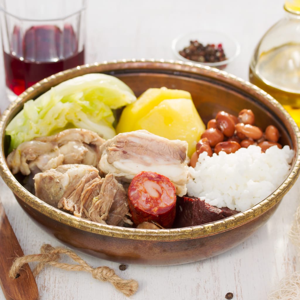 kuchnia portugalska cozido a portuguese tradycyjny gulasz z mięsem i warzywami podany z ryżem