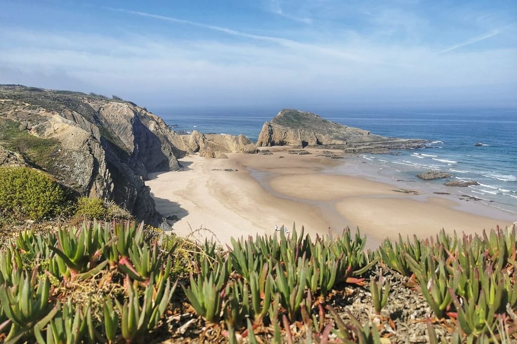 Z czego znana jest Portugalia piękne plaże w Algarve Portugalii Zambujeira do MAr