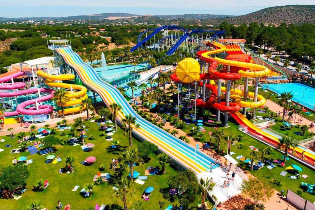 You are currently viewing What to do with kids in the Algarve? Discover the top 10 attractions for kids in the south of Portugal