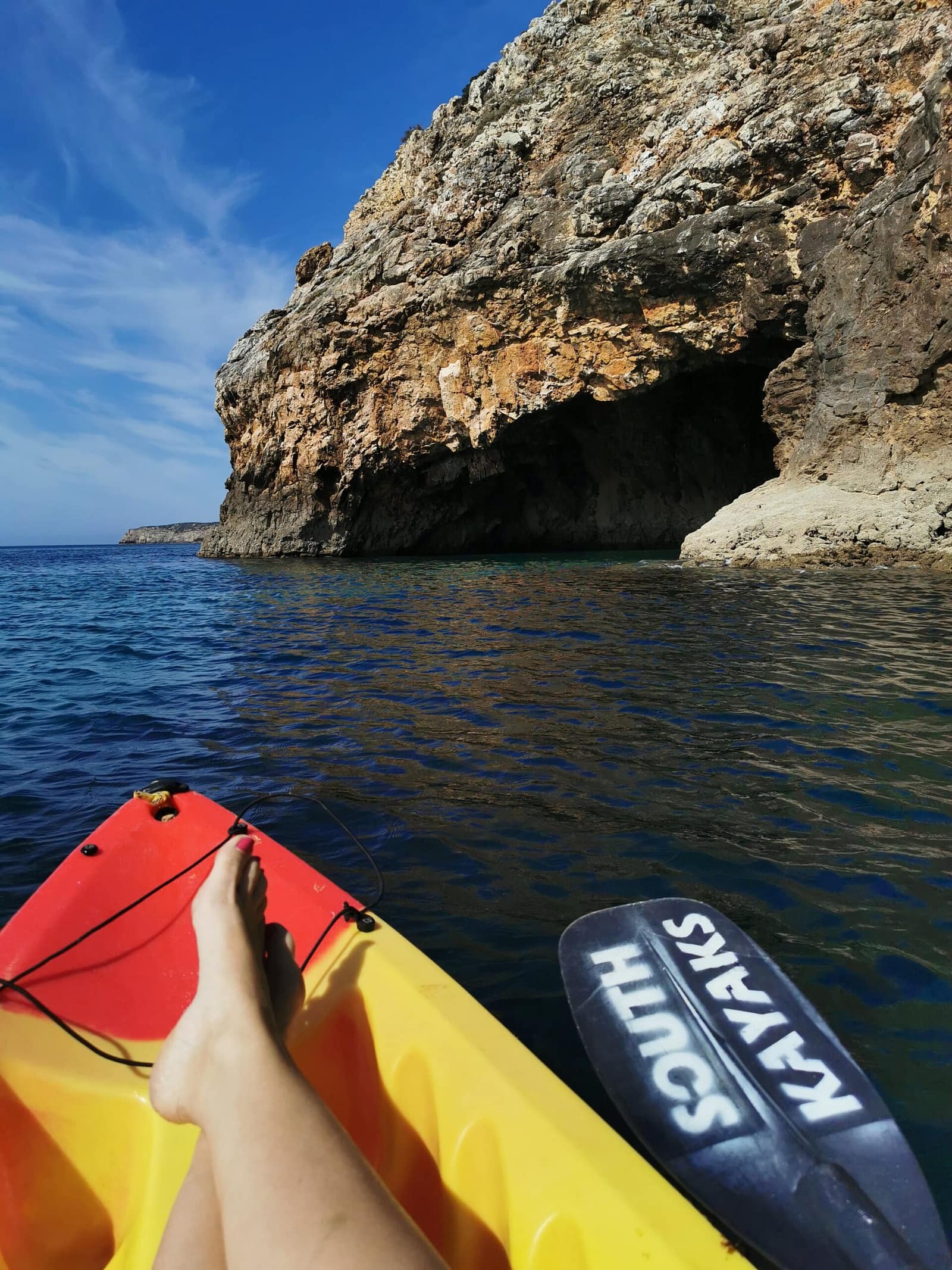 wycieczka-kajakowa-po-jaskiniach-ingrina-algarve-portugalia-przewodnik-top-aktywnosci-dla-rodzin