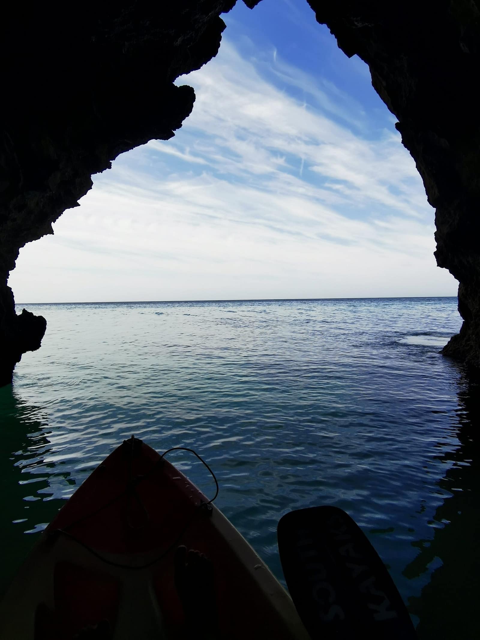 wycieczka-kajakowa-po-jaskiniach-ingrina-algarve-portugalia-przewodnik-top-aktywnosci-slow-travel